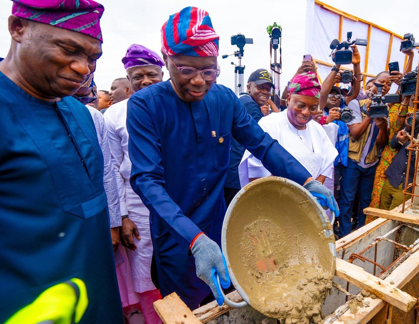 Governor Babajide Sanwo-Olu performing the ground-breaking at the Citrus Gardens housing scheme