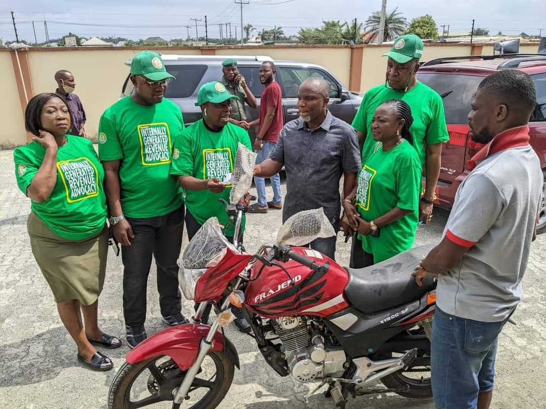 IBEJU-LEKKI COUNCIL CHAIR ATTENDS COMMUNITY PRIMARY SCHOOL, EPUTU FOR ITS  ANNUAL INTER HOUSE SPORTS FESTIVAL* Sports as part of education got a  boost