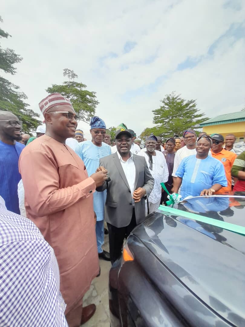 HON. OLOWA COMMENDS IBEJU-LEKKI LAWMAKER ON OUTSTANDING REPRESENTATION. –  Ibeju Lekki Local Government Area