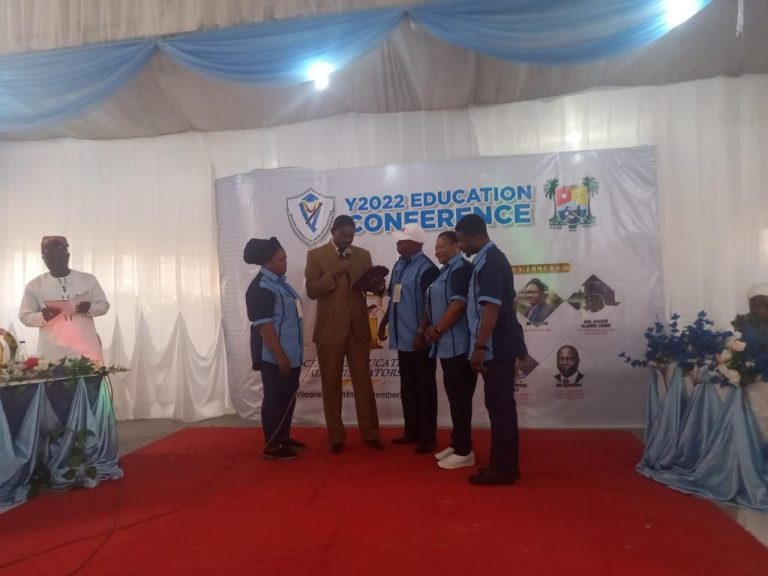 MAYOR OLOWA RECEIVES YET ANOTHER AWARD OF RECOGNITION ON EDUCATION.